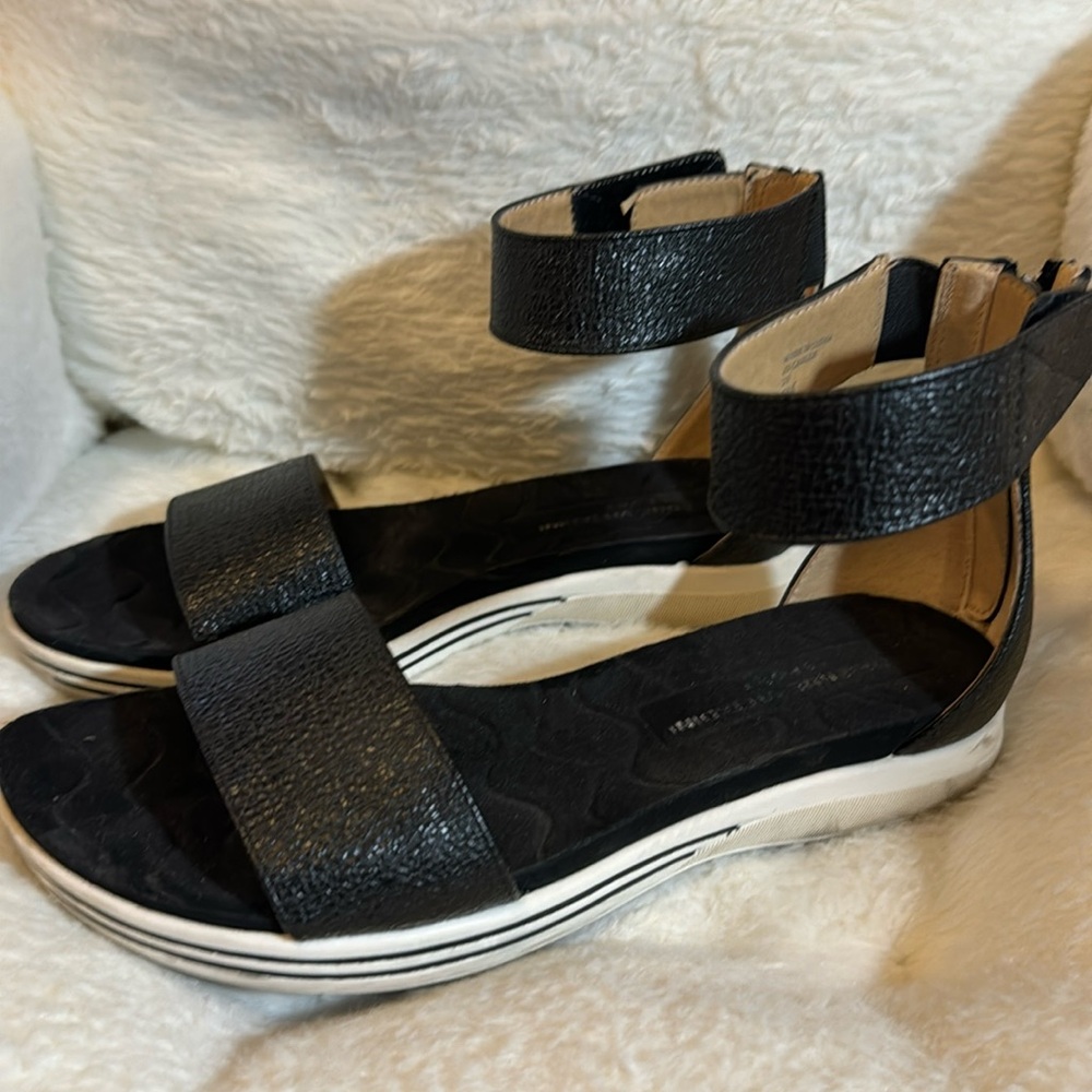 Adrienne Vittadini Sport Sandals Black size  8